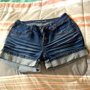 This is nice comfortable summer shorts Above knee